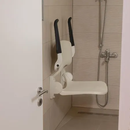 Disability-friendly With Free Parking *