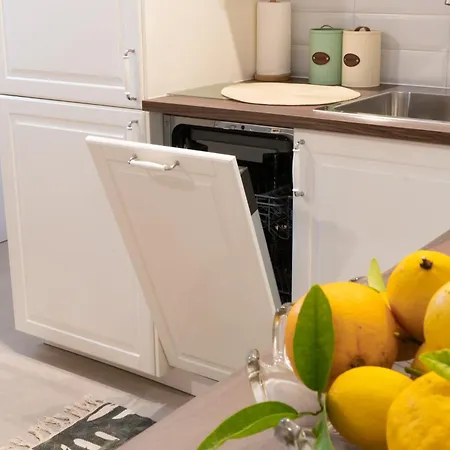 Disability-friendly With Free Parking Apartment *