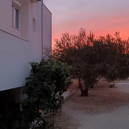 Disability-friendly With Free Parking Apartamento Trogir