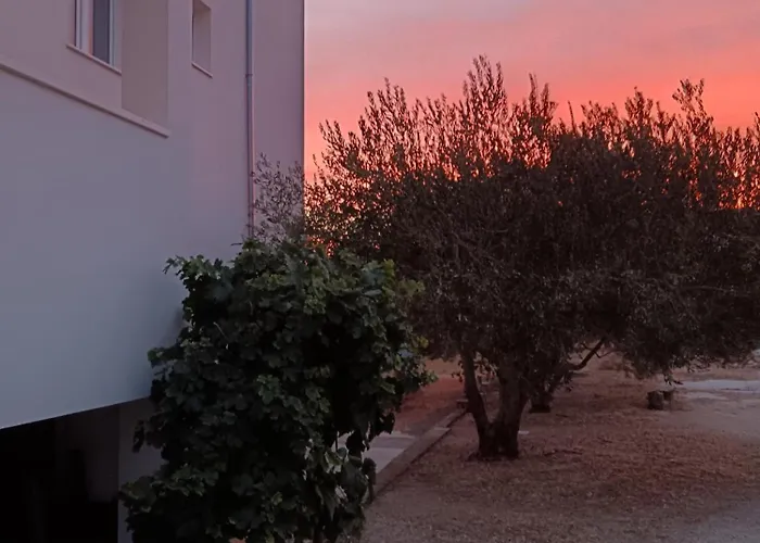 Disability-friendly With Free Parking Apartamento Trogir